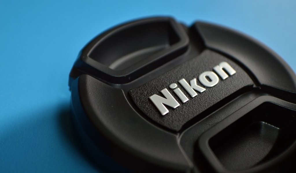 Who Would Buy Nikon D2X